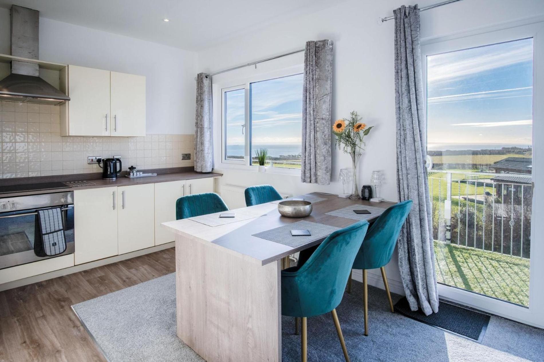 The Penthouse - 1 Bedroom Apartment - Ocean Breeze Port-Eynon Exterior photo