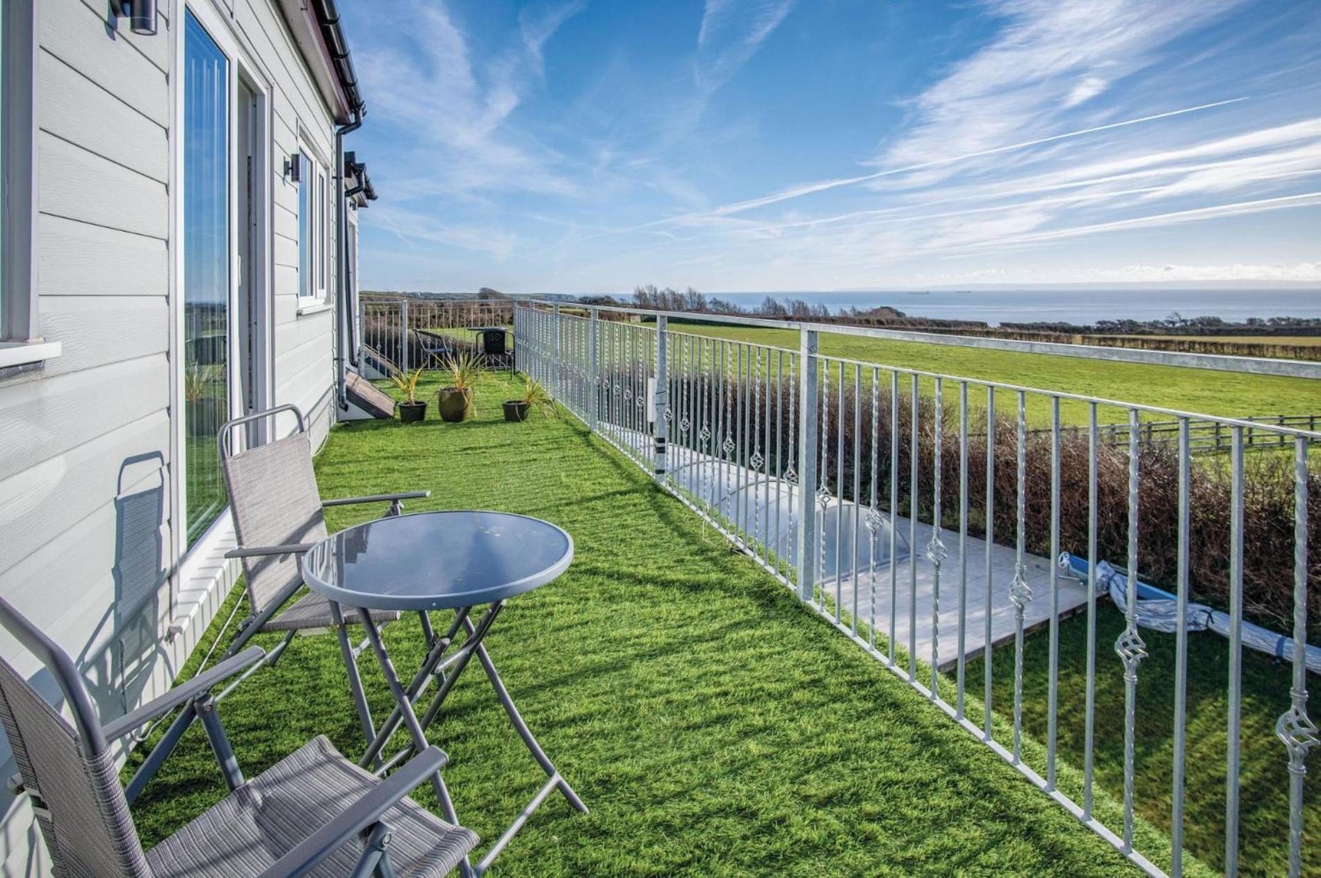 The Penthouse - 1 Bedroom Apartment - Ocean Breeze Port-Eynon Exterior photo